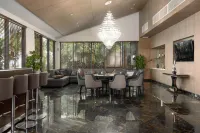 سن آند مون، ريفرسايد هوتل فنادق في بنوم بنه