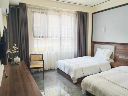 Fugong Penglai Hotel (Nujiang Fugong Branch) Отели в г. Фугун