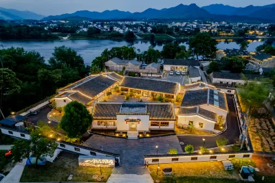 Taohuatan Taohua College Hotels near Anhui Jingxian Fubao Temple
