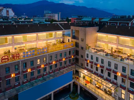 Dujiangyan Feisi South Bridge Hotel