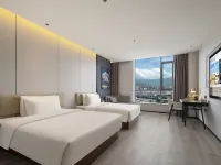 Dali station Erhai Park Atour Hotel Hotels near Caicun