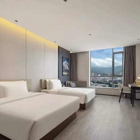 Dali station Erhai Park Atour Hotel