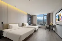 Dali High-speed railway station Erhai Park Atour Hotel