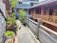 Tengchong Heshun Nuanwo Inn (Heshun Ancient Town Branch) Các khách sạn gần Liu’s Memorial Temple