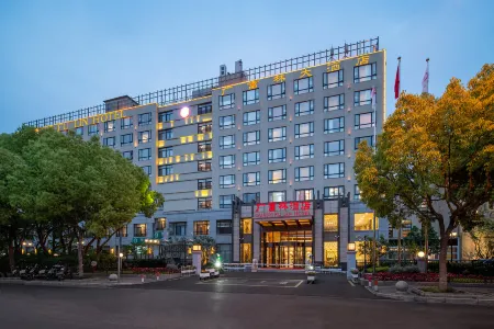 SHANGHAIGUANGFULINHOTL Отели рядом с достопримечательностью «Shanghai University of Engineering Science (Longteng Road)»