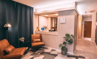 9. R Hotel-..