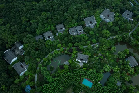 Designed resort in Moganshan Lishanyunju