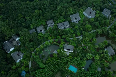 Designed resort in Moganshan Lishanyunju Các khách sạn gần CPC Deqing County Committee Party School
