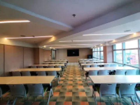 HanTing Hotel (Yancheng Financial City Railway Station)