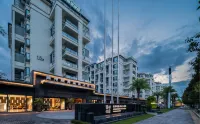 Tengchong Reflection Hot Spring Hotel