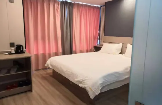 遇見巨幕影視酒店（安陽萬達廣場店）