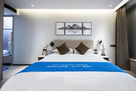 Huaqiang Hotel Отели рядом с достопримечательностью «Kaifaqu Pedestrian Street»