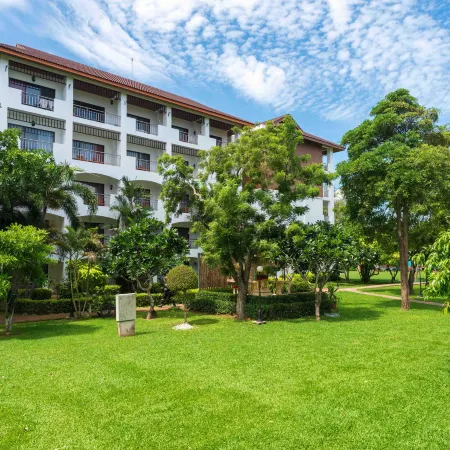 Pinnacle Grand Jomtien Resort and Beach Club Отели рядом с достопримечательностью «Парк Юрского Периода»