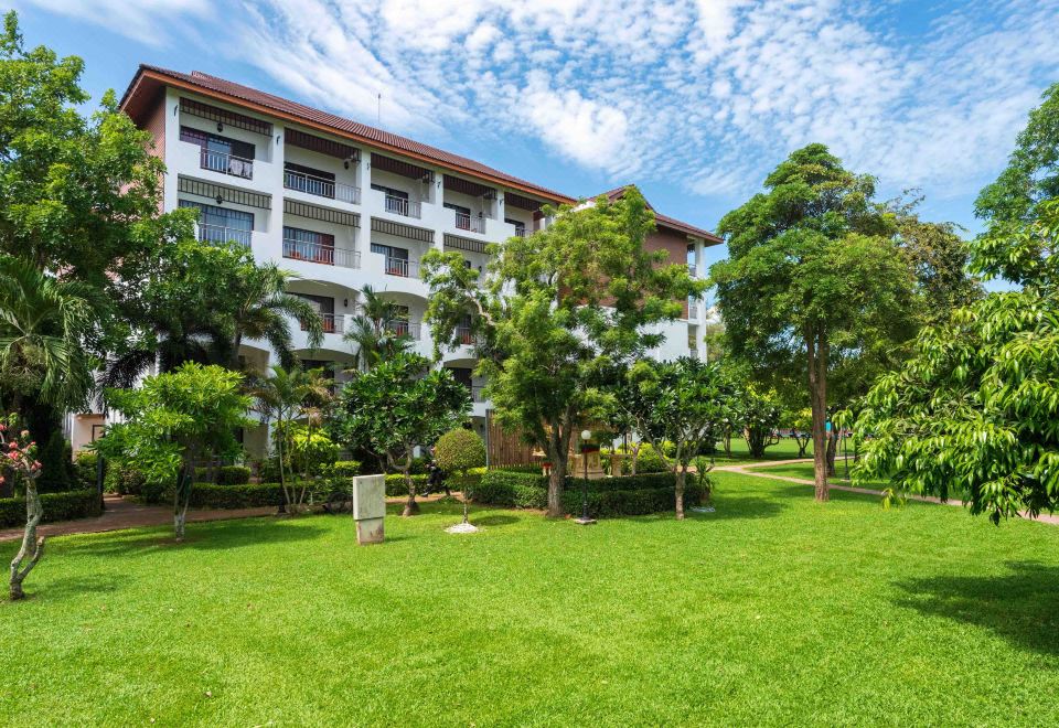 Pinnacle Grand Jomtien Resort and Beach Club Over view