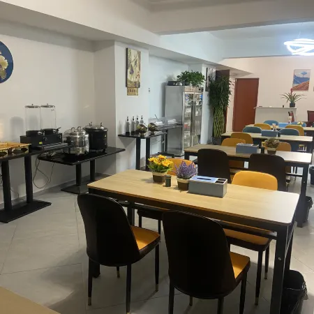 Wenchang New Year Hotel (Wenchang Middle School)