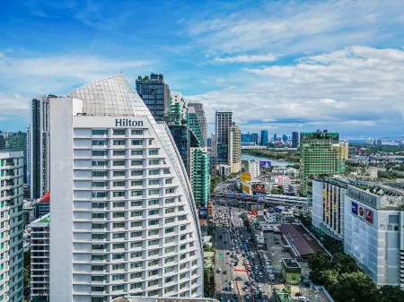 Hilton Bangkok Grande Asoke Отели рядом с достопримечательностью «Central Library Srinakharinwirot University»