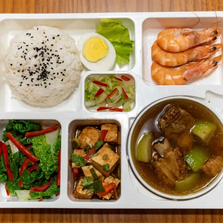 Xinyang Huaye Yard Hotel (Xinyang Railway Station Tianrun Plaza)