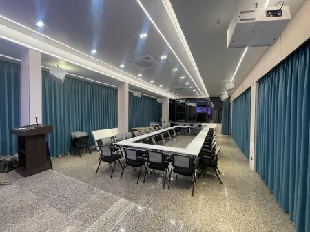 Huazhou Hongguan Hotel Отели в г. Хуачжоу