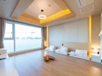 Hotel the One Отели рядом с достопримечательностью «Мост Тольсан»