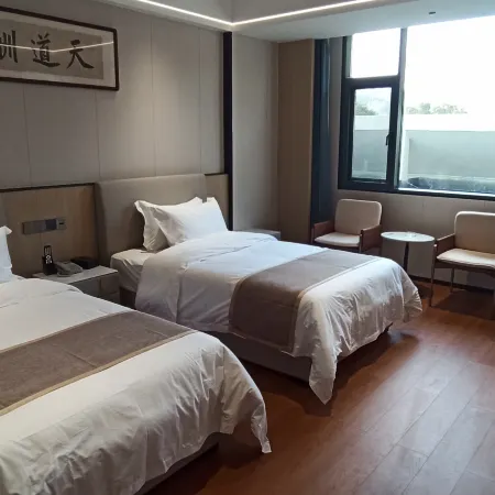 Twin Peaks Polytechnic College Hotel