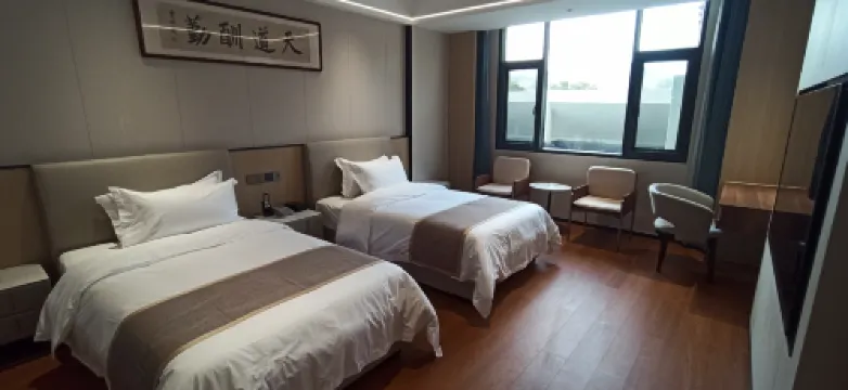 Twin Peaks Polytechnic College Hotel