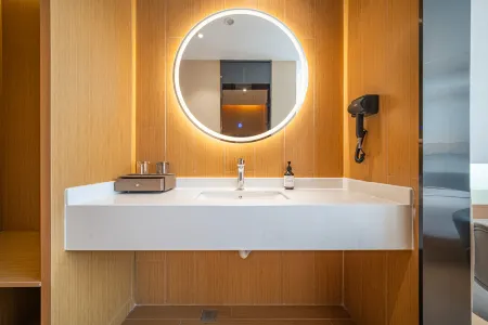 GreenTree Inn (Hotan Moyu Jinpomegranate Plaza Commercial Center) Отели рядом с достопримечательностью «CPC Karakax Committee Party School»