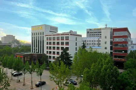 Linyi Hotel (Yimeng Road Branch) Отели рядом с достопримечательностью «Linyi Radio and Television Tower»