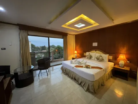 MrMac's Place Hotels near Bali Hai Pier