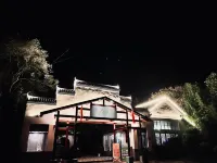 Wusheng Huaer opened a hotel