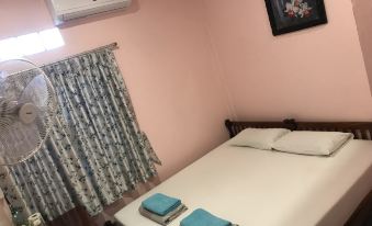 Vitoonguesthouse2Fanrooms & Aircondition