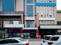 i Electronic Sports Hotel (Zhengzhou Provincial Sports Center Wangzhai Subway Station) Hotel in zona Comprehensive Training Hall， Physical Education College of Zhengzhou University
