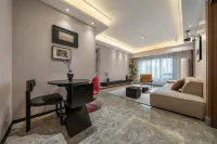 空山下·NONE兩室套房度假民宿（洪崖洞解放碑步行街店） 鄰近筷子街啤酒飲料批發部的酒店