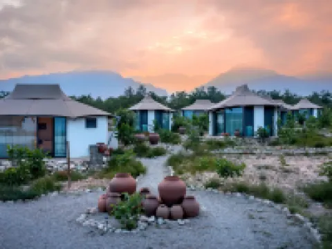 Stray Birds × Weixu Helan Nomadic Camp Hotels in Helan