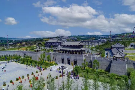 Longfengshan Ancient Town Ruixiangyuan Homestay Отели в г. Ичуань