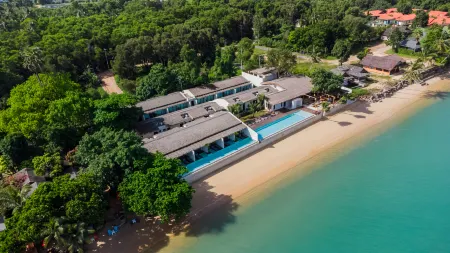 The Flow Samui Beach Resort Отели в г. Ко Самуи