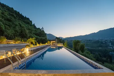 Deep Mountain Yunjian Homestay (Enshi Grand Canyon Scenic Area) Hotels near Twin Towers