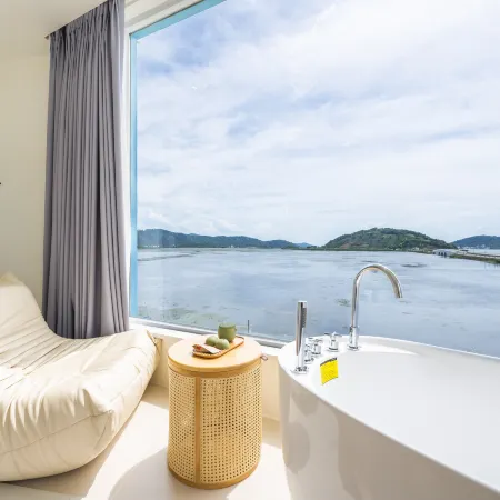 Floral Hotel·First sight·Rainbow Island Hotel