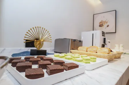 Jinglai Hotel · Zhenxuan (Shanghai Yingao West Road Fourth People's Hospital) Отели рядом с достопримечательностью «Shanghai University of Finance and Economics(Wudong Road Campus)»