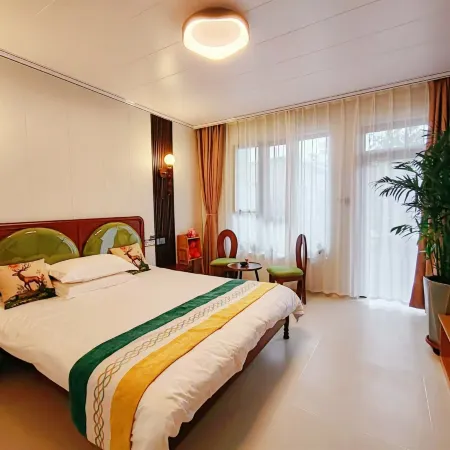 Xinyuan Zhenyue Lingchan Homestay (Bus Station)