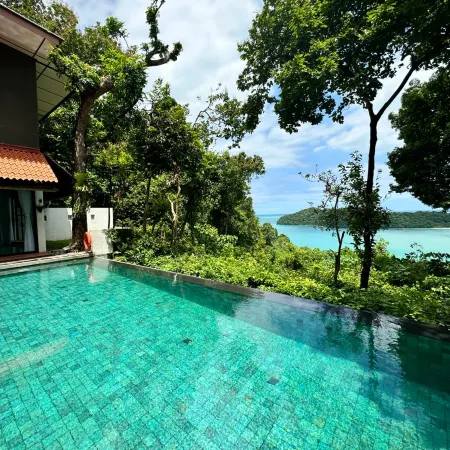 Ambong Pool Villas