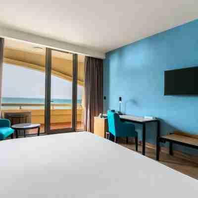 Occidental Sharjah Grand Rooms