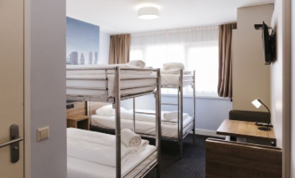 Rotterdam Teleport Hotel