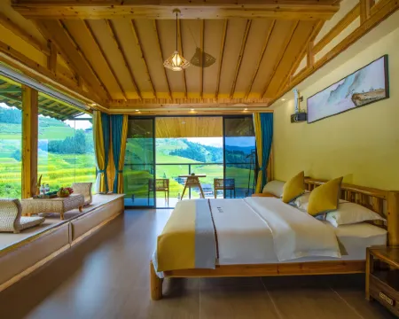 龍脊梯田巖朵山宿（七星伴月展望台） 竜勝のホテル