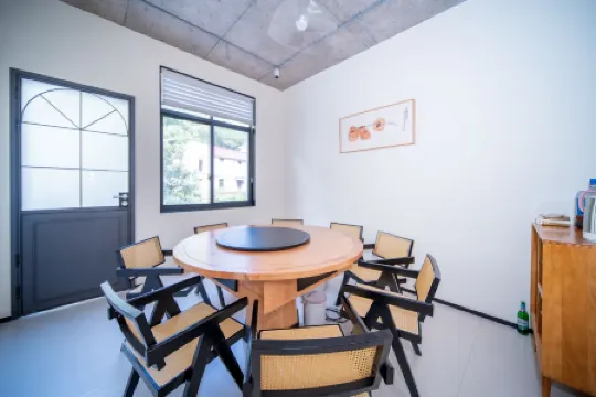 Sanyuantong Homestay Отели рядом с достопримечательностью «Tianlongjiupu»