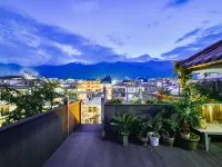 鴻林閣中国式旅館（大理古城南門） 大理市のホテル