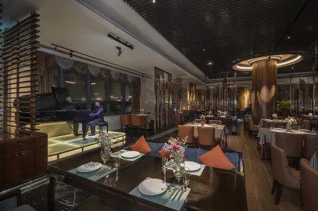 Hua He International Hotel Отели рядом со станцией Zhanjiang Railway Station