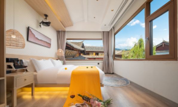 Yinxiju Hotel  (Near Zhongyi Market, Mufu，Sifang Street Square)