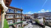 de jie ling zhuan yan Hotels near Lhagang Monastery