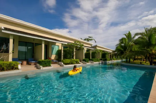 卡里夫威尼斯泳池別墅