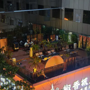 Lu Yue Hotel (Shenzhen Huaqiangbei Science Museum Metro Station Store)